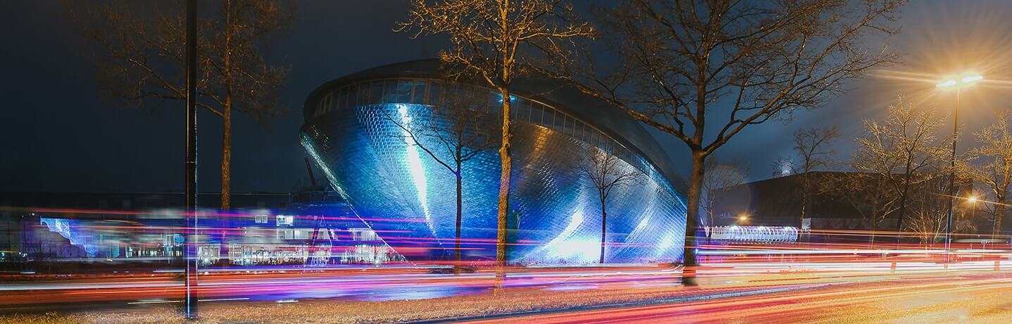 Universum Bremen bei Nacht