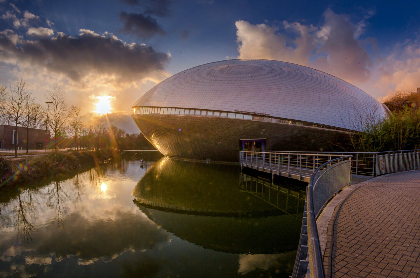 Außenaufnahme vom Universum Bremen